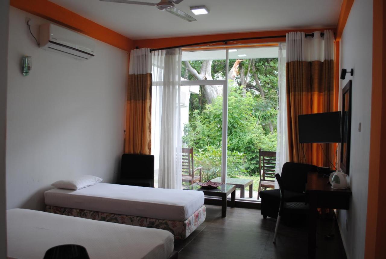Bridge Hotel Negombo Kimbulapitiya Room photo