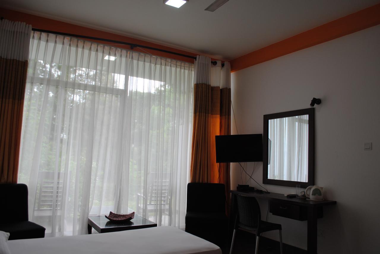Bridge Hotel Negombo Kimbulapitiya Room photo